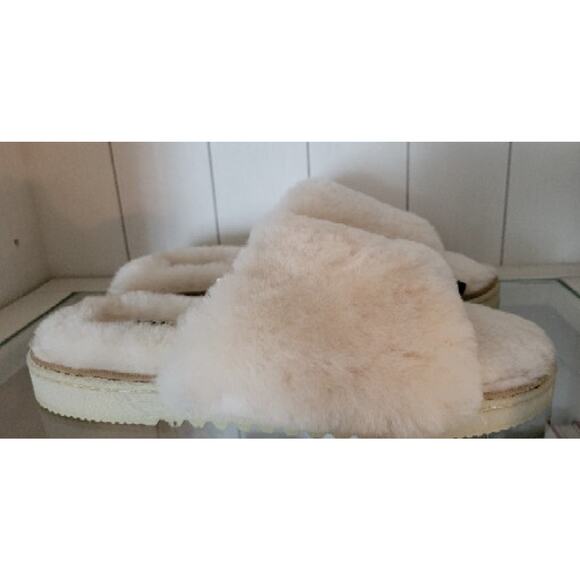 Dluxe by Dearfoams Women's L (10) Memory Foam Lamb Fur Slide Slippers - Picture 3 of 10